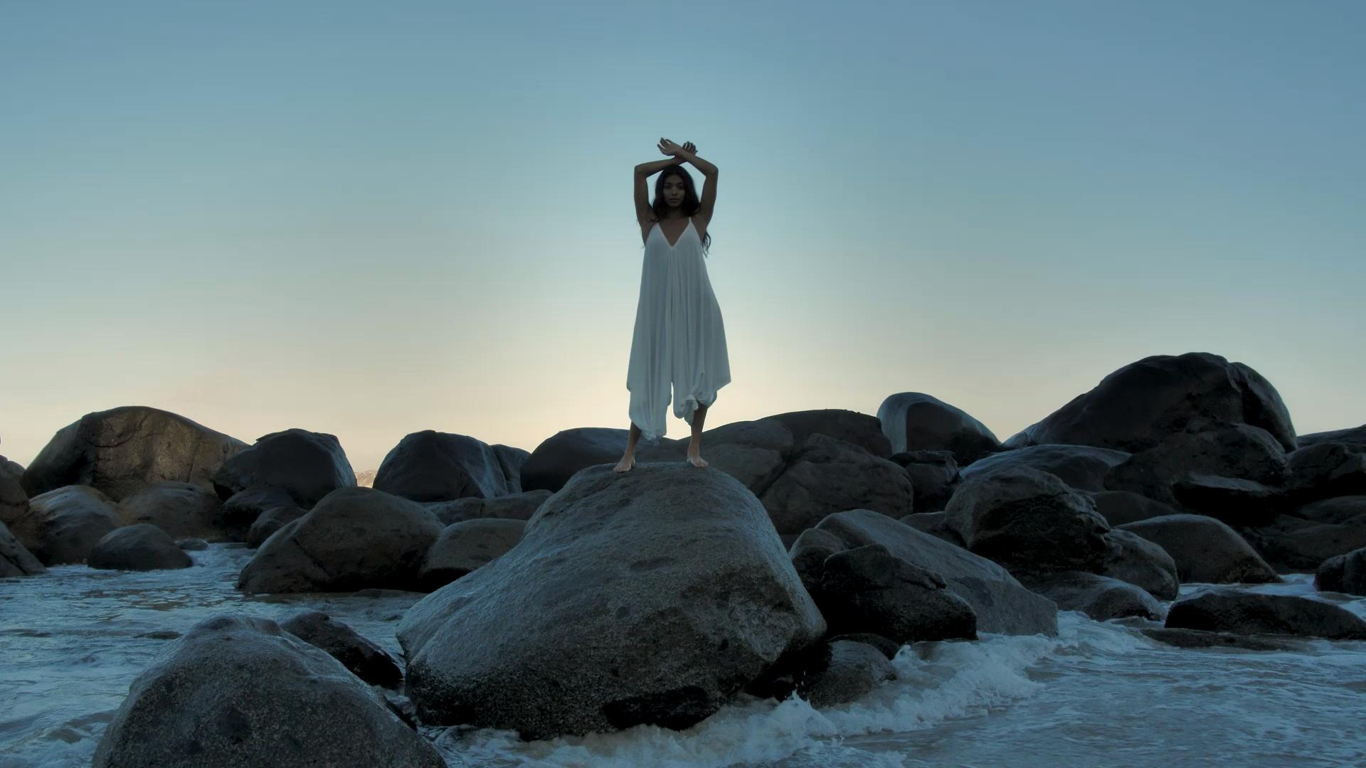 woman-standing_1011.jpeg
